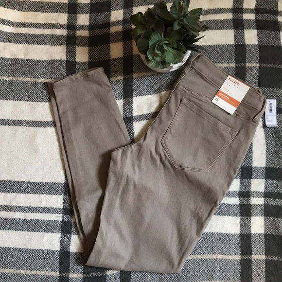 Old Navy Pants - Old Navy Rockstar Khaki Pants